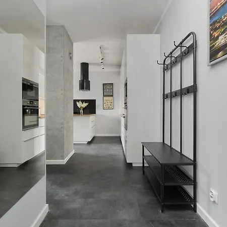 Stylish Kosciuszki Near The Market Square With Free Garage By Renters Apartment Wroclaw