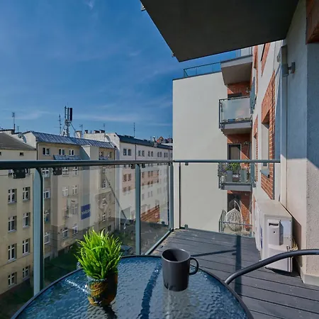 Apartment Stylish Kosciuszki Near The Market Square With Free Garage By Renters Wroclaw