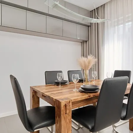 Stylish Kosciuszki Near The Market Square With Free Garage By Renters Apartment