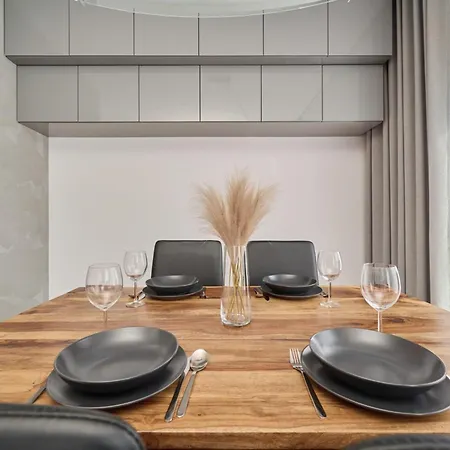 Stylish Kosciuszki Near The Market Square With Free Garage By Renters Apartment *