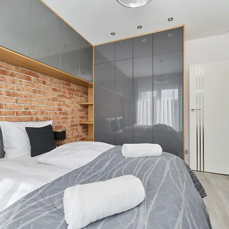 Stylish Kosciuszki Near The Market Square With Free Garage By Renters Apartment *