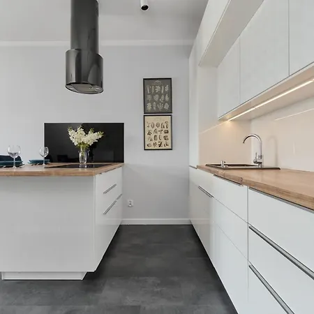 Daire Stylish Kosciuszki Near The Market Square With Free Garage By Renters Wroclaw