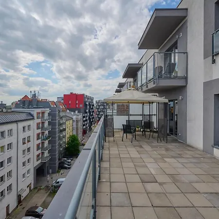 Stylish Kosciuszki Near The Market Square With Free Garage By Renters Vratislav